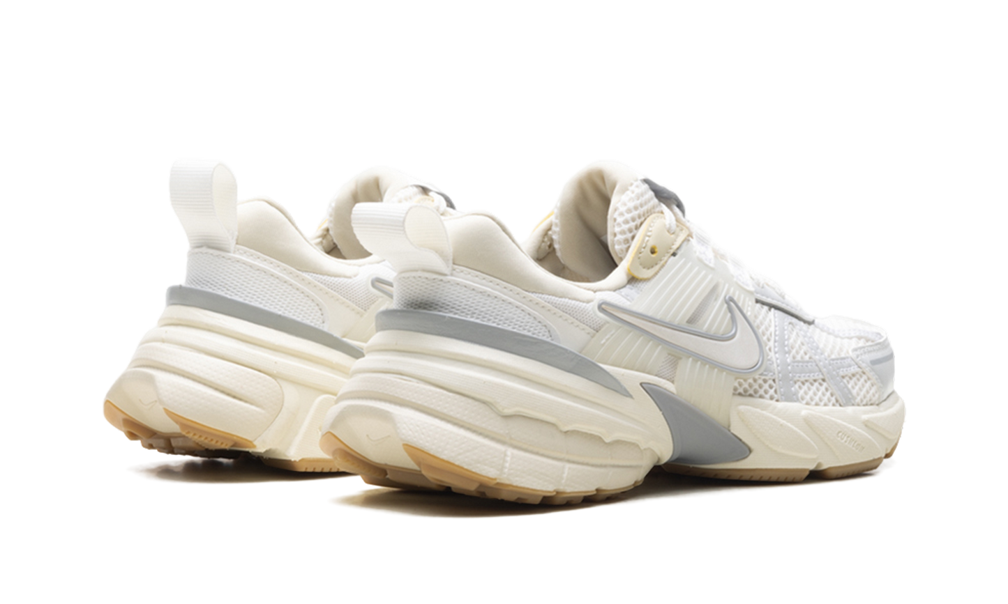 V2K Run WMNS"White Photon Dust Fir" FD0736 108