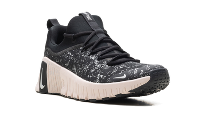 Free Metcon 6 SE WMNS"Black Silt Red" HV2017 001