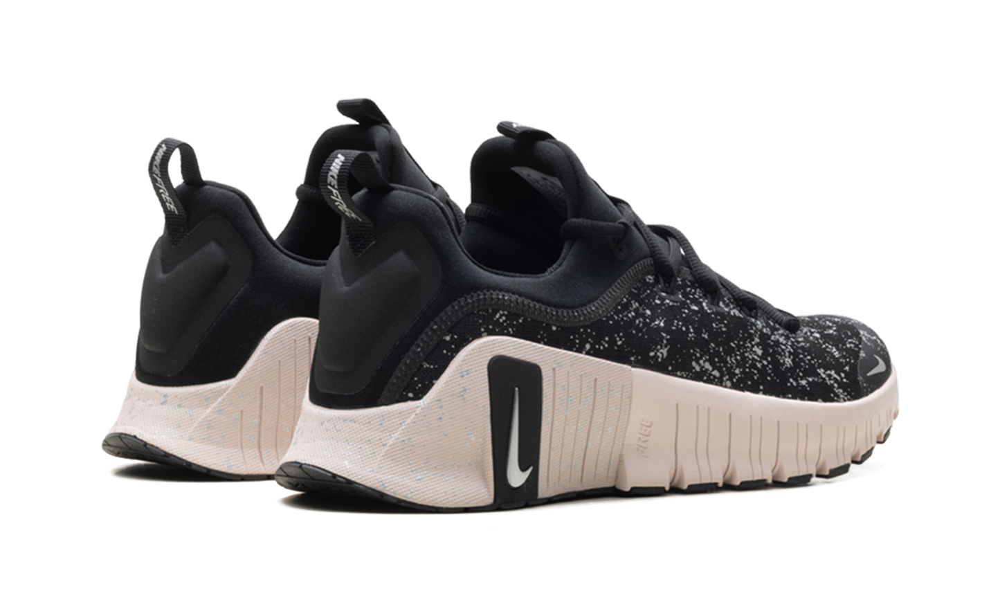 Free Metcon 6 SE WMNS"Black Silt Red" HV2017 001