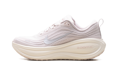 Vomero Plus WMNS"Silt Red Stardust" HV8154 605