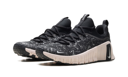 Free Metcon 6 SE WMNS"Black Silt Red" HV2017 001