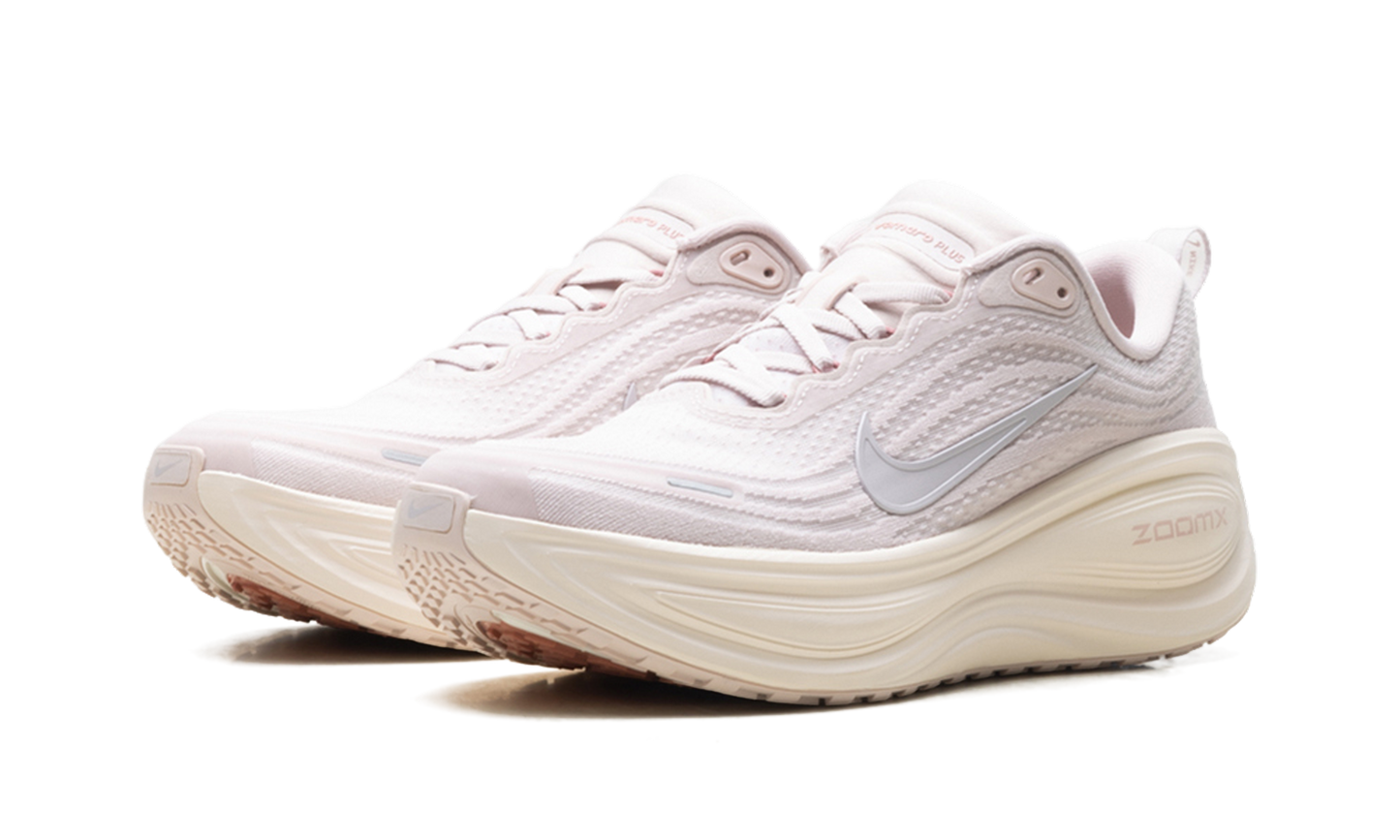 Vomero Plus WMNS"Silt Red Stardust" HV8154 605