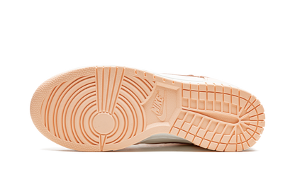 DUNK HIGH WMNS"Crimson Tint" DD1869 104