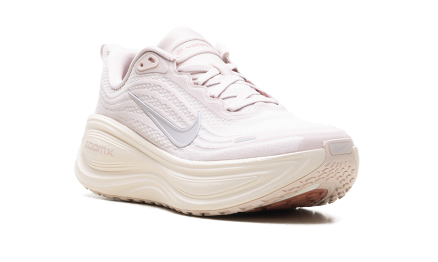 Vomero Plus WMNS"Silt Red Stardust" HV8154 605